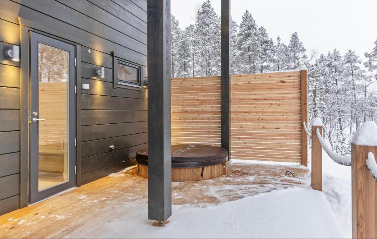Villa Paadari Enare Exteriör bild